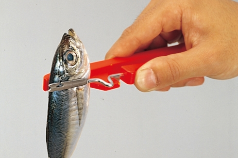サビキ用針外しの紹介。これで魚に触らずに針が外せる。便利アイテム 